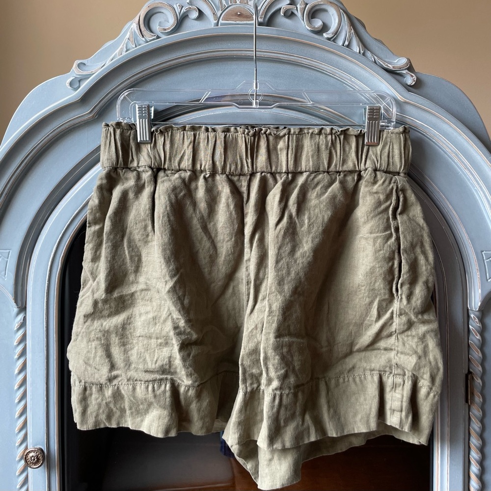 Lou and Gray pull-on green linen shorts
